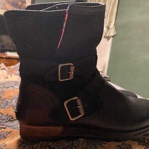 Sorelle booties